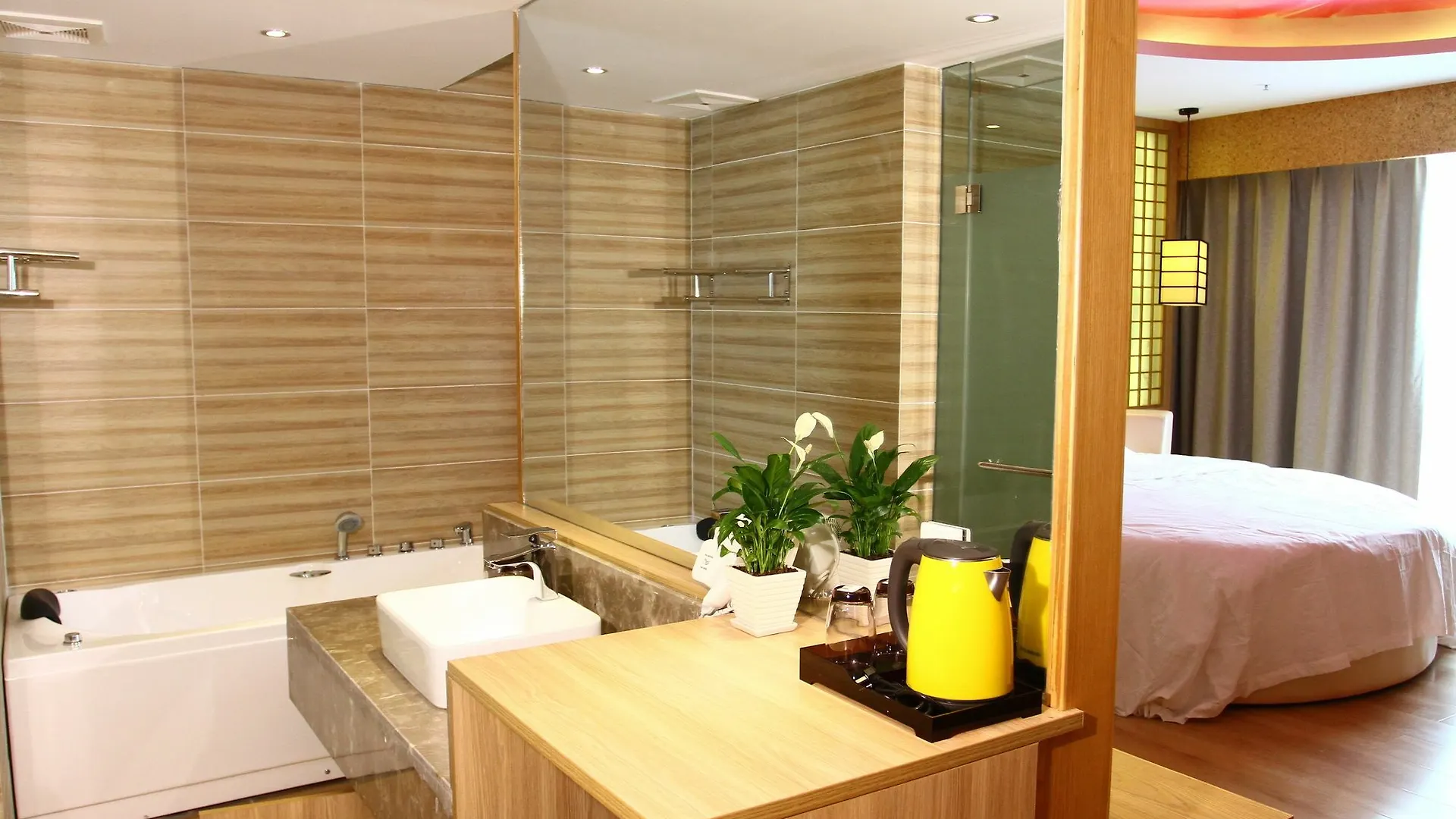 ***  Luoyang Provence Theme Hotel Κίνα